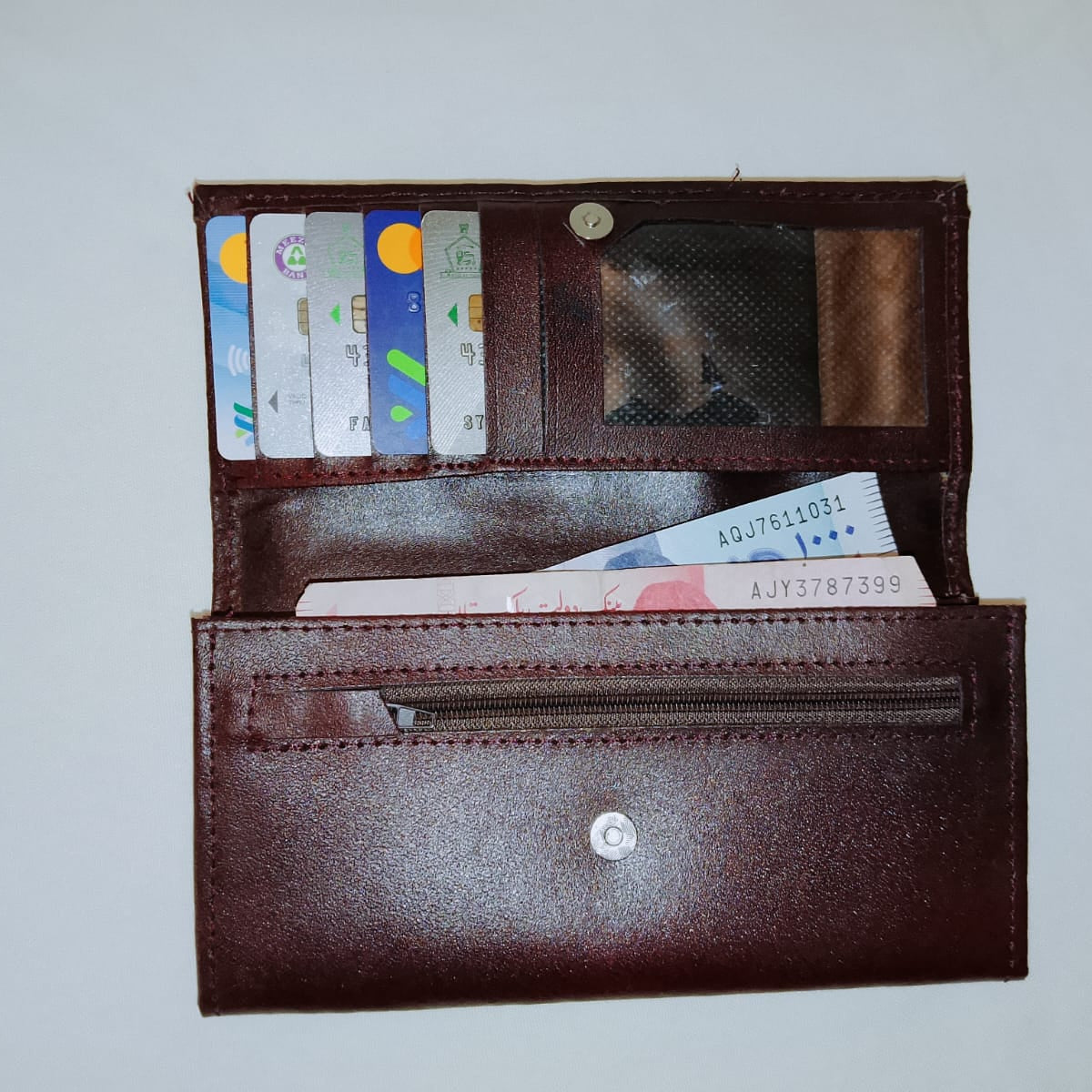 𝐄𝐥𝐞𝐠𝐚𝐧𝐭 𝐖𝐨𝐦𝐞𝐧’𝐬 𝐋𝐞𝐚𝐭𝐡𝐞𝐫 𝐂𝐥𝐮𝐭𝐜𝐡 – 𝐏𝐫𝐞𝐦𝐢𝐮𝐦 𝐐𝐮𝐚𝐥𝐢𝐭𝐲 & 𝐒𝐦𝐨𝐨𝐭𝐡 𝐅𝐢𝐧𝐢𝐬𝐡