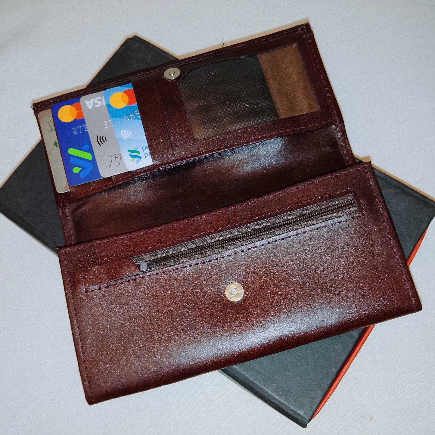 𝐄𝐥𝐞𝐠𝐚𝐧𝐭 𝐖𝐨𝐦𝐞𝐧’𝐬 𝐋𝐞𝐚𝐭𝐡𝐞𝐫 𝐂𝐥𝐮𝐭𝐜𝐡 – 𝐏𝐫𝐞𝐦𝐢𝐮𝐦 𝐐𝐮𝐚𝐥𝐢𝐭𝐲 & 𝐒𝐦𝐨𝐨𝐭𝐡 𝐅𝐢𝐧𝐢𝐬𝐡